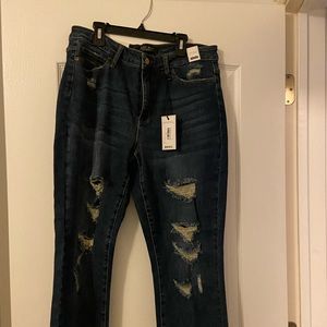 Judy blue high waist jeans with light rips.Boyfriend cut. Lightly fringed bottom